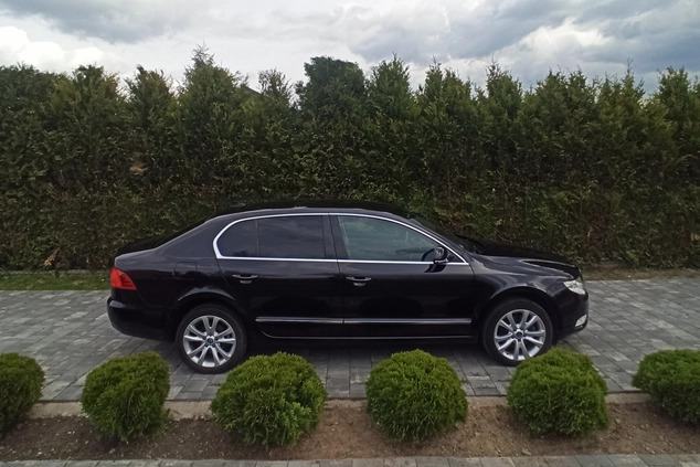Skoda Superb cena 52000 przebieg: 166623, rok produkcji 2013 z Myszków małe 172